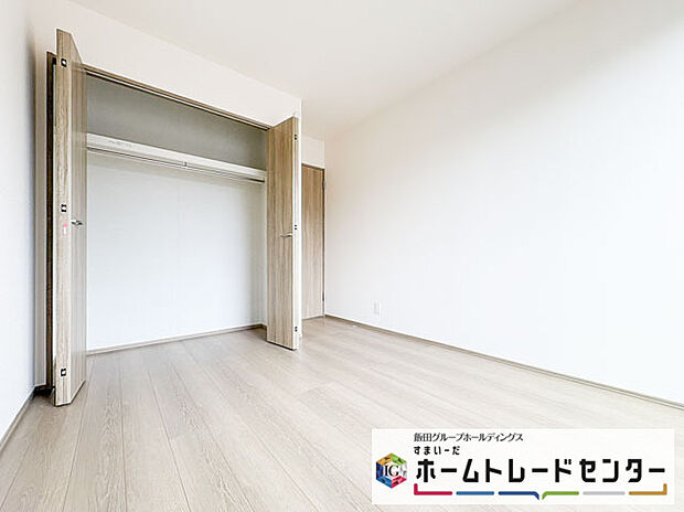 【リビング以外の居室】◆2階の各居室にはそれぞれ収納を完備！しっかりとした容量のスペースを確保しているので、お部屋は美しい空間を保てますね♪