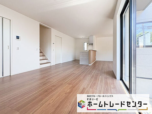 【リビング】◆LDKはご家族みんなが揃う大切な空間です♪テーブルやソファ、カーテン選び、レイアウトを考えるのも楽しいですね♪笑顔溢れる楽しい暮らしをイメージしながらご見学ください♪