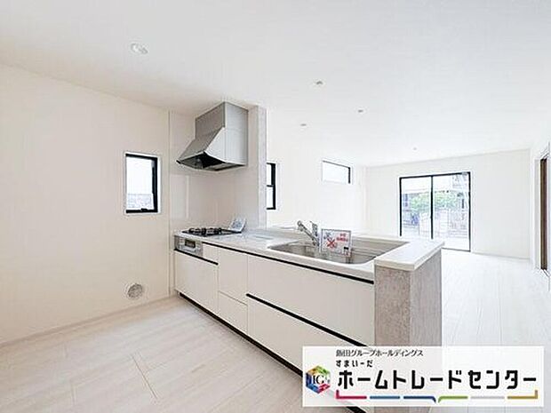 【キッチン】◆人気の対面式キッチン。お食事の準備をしながらでもご家族とのコミュニケーションを楽しめます♪ぜひご見学の際にはキッチンに立ち、生活をイメージしてください。