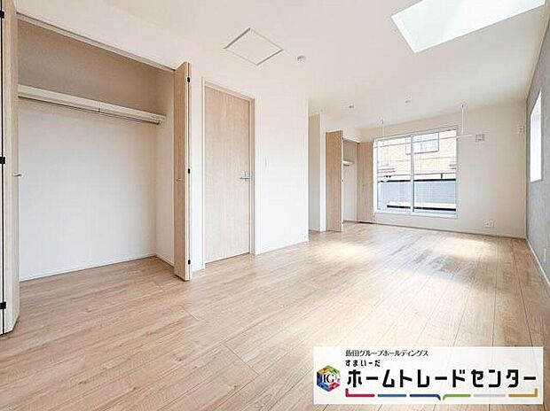 【リビング以外の居室】◆2階の各居室にはそれぞれ収納を完備！しっかりとした容量のスペースを確保しているので、お部屋は美しい空間を保てますね♪