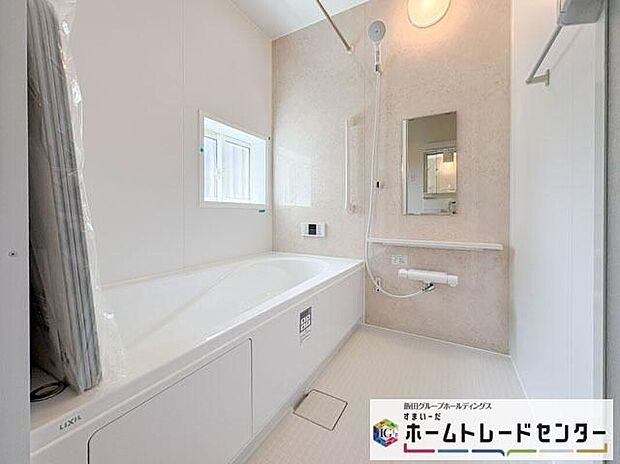 【浴室】◆毎日の疲れをいやす浴室は1坪タイプです。足を伸ばしてゆっくりとくつろげます。浴室暖房乾燥機も標準装備です♪