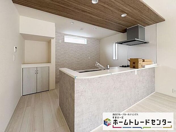 【キッチン】◆人気の対面式キッチン。お食事の準備をしながらでもご家族とのコミュニケーションを楽しめます♪ぜひご見学の際にはキッチンに立ち、生活をイメージしてください。