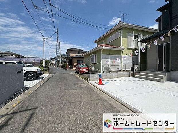 【前面道路含む現地写真】◆平日・お仕事帰りなど、いつでもご案内させていただきます!デザイン・目に見える設備面も大切ですが、耐震構造で地震に強い家の為、次代へ繋ぐ強固な住宅です。