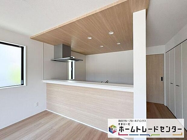 【キッチン】◆人気の対面式キッチン。お食事の準備をしながらでもご家族とのコミュニケーションを楽しめます♪ぜひご見学の際にはキッチンに立ち、生活をイメージしてください。