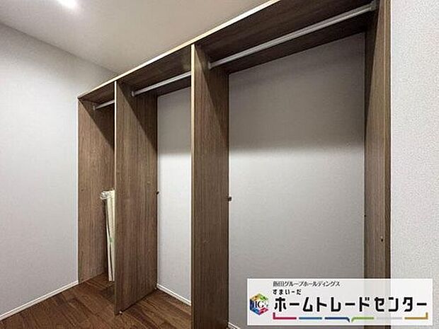 【リビング以外の居室】◆2階の各居室にはそれぞれ収納を完備!しっかりとした容量のスペースを確保しているので、お部屋は美しい空間を保てますね♪