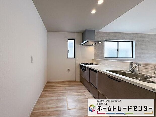 【キッチン】◆人気の対面式キッチン。お食事の準備をしながらでもご家族とのコミュニケーションを楽しめます♪ぜひご見学の際にはキッチンに立ち、生活をイメージしてください。