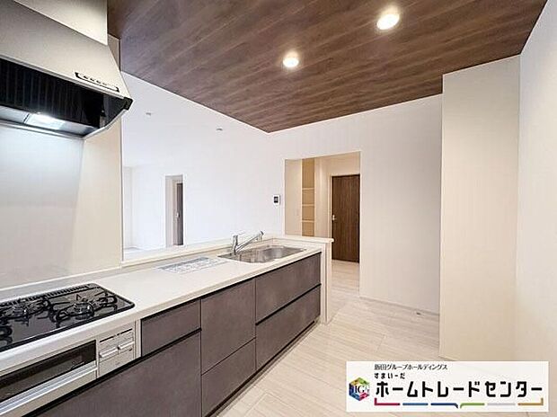 【キッチン】◆人気の対面式キッチン。お食事の準備をしながらでもご家族とのコミュニケーションを楽しめます♪ぜひご見学の際にはキッチンに立ち、生活をイメージしてください。