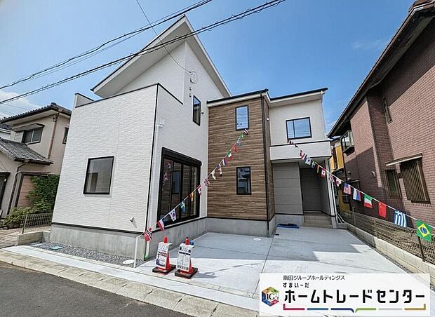 【現地外観写真】◆開放感溢れる23帖LDKのあるお住まいをご紹介!3面採光で明るく、視界が開けるオープンキッチンを採用することで空間に一体感が生まれます。水回り集中設計、リビング収納、大容量の大型WICも魅力的です♪
