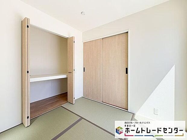 【リビング以外の居室】◆リビングと隣接したお部屋では、ゴロゴロする、お子様を寝かせる、客間として利用するなど、ライフスタイルに合わせて変化をもたらすことができます。
