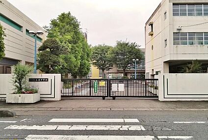 さいたま市立土屋中学校 750m (徒歩10分)