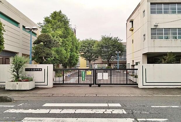 さいたま市立土屋中学校(約750m)