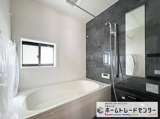 【浴室】◆毎日の疲れをいやす浴室は1坪タイプです。足を伸ばしてゆっくりとくつろげます。浴室暖房乾燥機も標準装備です♪