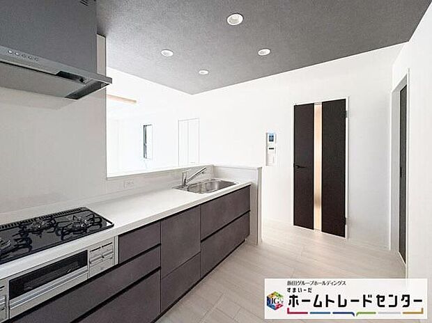【キッチン】◆人気の対面式キッチン。お食事の準備をしながらでもご家族とのコミュニケーションを楽しめます♪ぜひご見学の際にはキッチンに立ち、生活をイメージしてください。