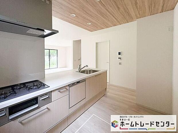 【キッチン】◆人気の対面式キッチン。お食事の準備をしながらでもご家族とのコミュニケーションを楽しめます♪ぜひご見学の際にはキッチンに立ち、生活をイメージしてください。