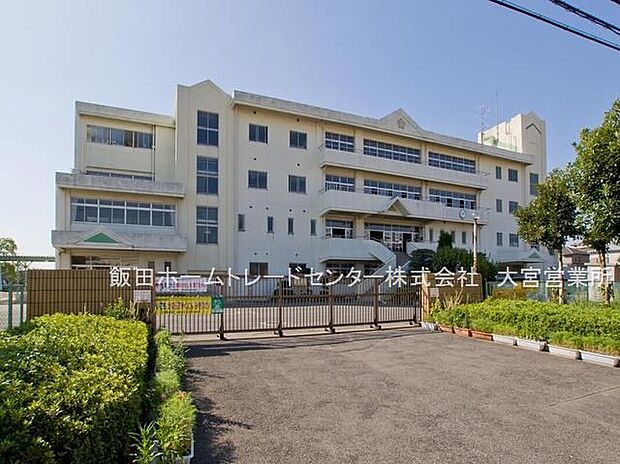久喜市立東鷲宮小学校（約1,700m）