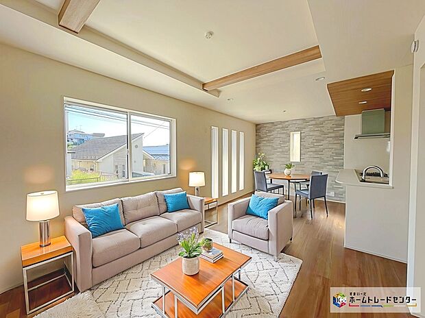 アクセントクロスや折り上げ天井がお洒落な空間を演出しています♪