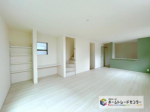 ☆　リビング　☆
2階リビングにすることで、陽当たりを良くし、人目も気にならずプライバシーを確保することが出来ます。