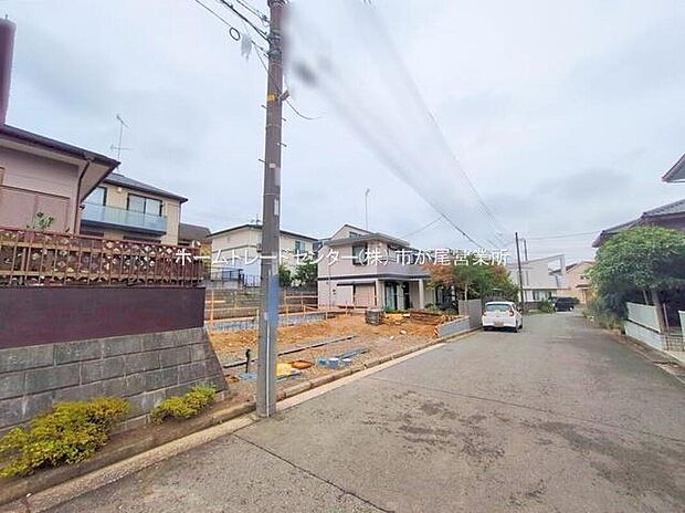 閑静な住宅街に立地します☆
6m幅 南道路に面し、開放感ございます!また陽当り・通風良好です♪