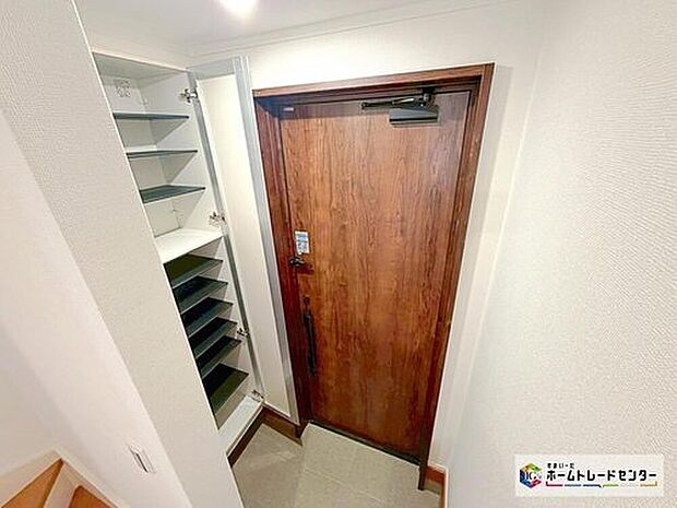 ☆　玄関　☆
訪れる人を優しく迎える、スタイリッシュな玄関。