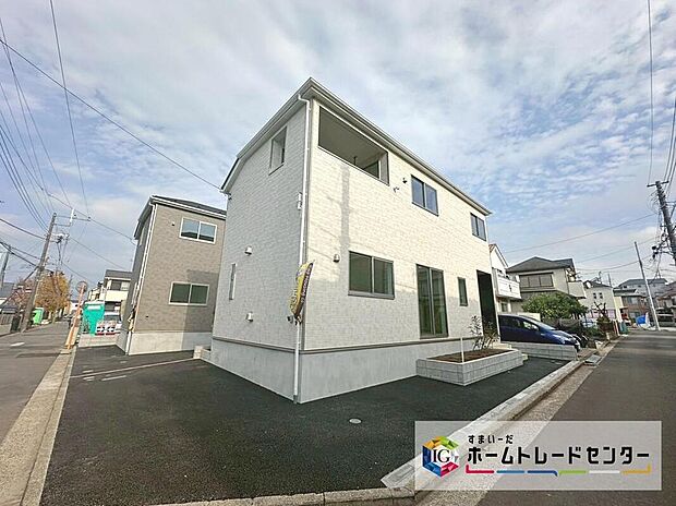 南西角地で陽当たり良好♪
建物の間隔もとれているので、解放感もございます！