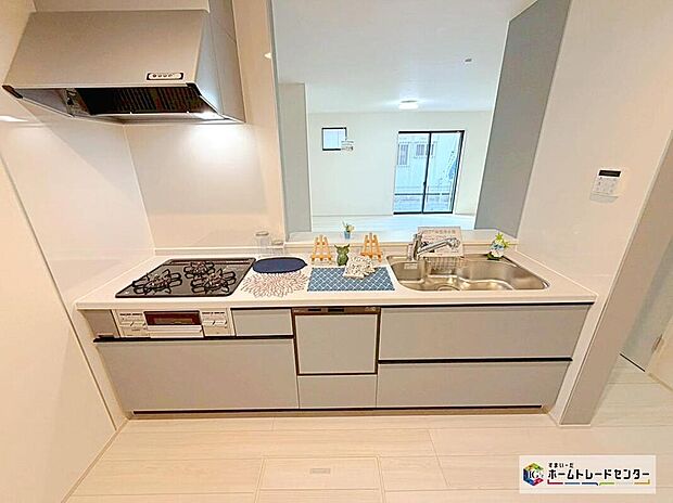 ☆　食洗機付きキッチン　☆
リビング全体が見渡せるカウンターキッチン☆
家族みんなで料理できるスペースがございます♪