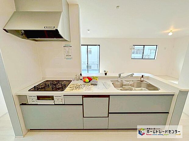 ☆　食洗機付きキッチン　☆
リビング全体が見渡せるカウンターキッチン☆
家族みんなで料理できるスペースがございます♪