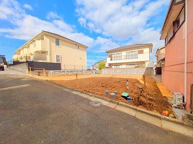 敷地４６坪！カースペース並列２台分＆お庭スペースもございます♪
リビング広々１８帖！収納たっぷり、ゆとりの４LDKプランです☆