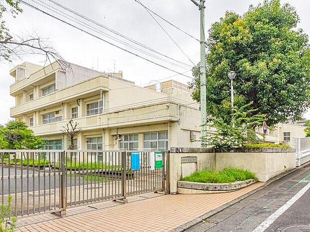 横浜市立恩田小学校まで750m