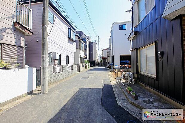 「向丘小学校」まで徒歩2分、お子様の登下校も安心です♪またスーパーやコンビニ、郵便局など生活必要施設が徒歩圏にしっかり揃いますので、生活便利です!
