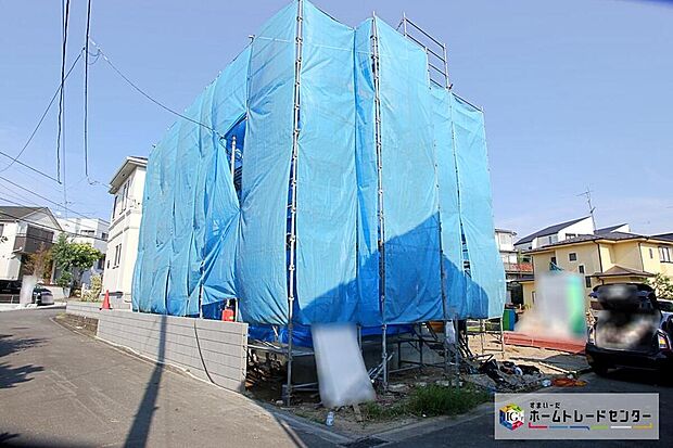 東急田園都市線「江田」駅まで徒歩14分♪またブルーライン「あざみ野」駅バス8分「小黒谷戸」停歩6分です♪
新築分譲住宅 限定1棟のご紹介です☆