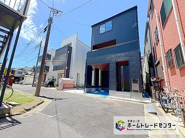 【前面道路含む現地写真】１号棟はビルトインガレージ付☆２号棟はカースペース２台分ございます☆
飯田グループでの現地見学会は開催しておりません！ご見学ご希望の際は、事前にお問い合わせください☆