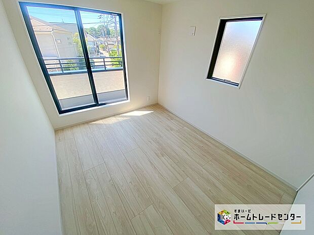 【洋室】☆　洋室　☆
お子様部屋にも十分な広さと明るさが確保されています☆