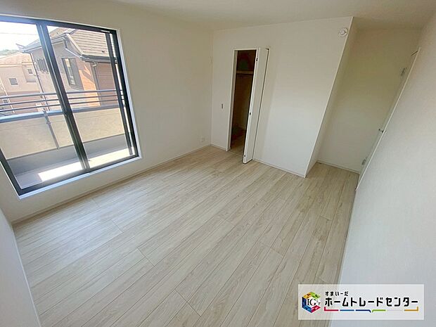 【洋室】☆　洋室　☆
2階の各居室にはそれぞれ収納を完備！お洋服もかけられるハンガーパイプ付きです。