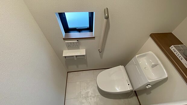 【トイレ】☆　トイレ　☆
トイレスペースが２か所にございますので、朝の混雑時に家族が分散して使用できます。またゲスト用・家族用と分けることも出来ますよ。