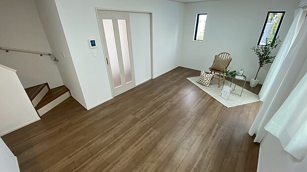 【リビング】☆　リビング　☆
広々としたLDKに、自分好みのインテリアでレイアウト。季節ごとに模様替えなども、楽しみの一つとなりそうです。