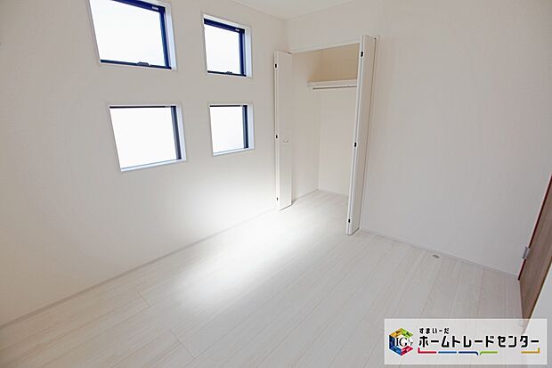 【居室】収納を随所に設置しておりますので、住空間を有効活用出来ます。自分好みのお部屋で、ゆったりお寛ぎ頂けます。