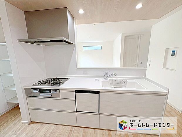 【【食器洗浄乾燥機】】忙しい奥様の味方、後片付けもラクラクなビルトイン食洗機付き。洗い終わった食器の水切りや乾燥としても便利です。