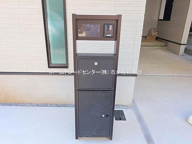 【宅配BOX】オンラインショッピングが当たり前となった今、ご不在時でも宅配物を受け取ることのできる宅配ボックスをご用意しています♪