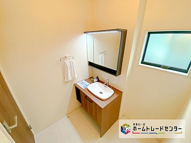 【サニタリースペース】白を基調とした爽やかなサニタリースペース！毎日使う場所だからこそ、清潔感のある快適空間です♪
毎日の身支度も気持ち良くお使い頂けます！