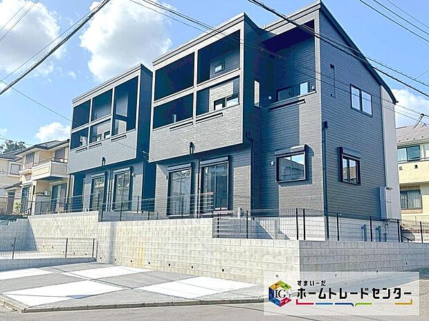 【現地外観写真】敷地面積４９坪！車種によりますが、カースペース３台分ございます♪閑静な住宅街に立地します！前面道路は６．５m幅、開放感溢れる角地です☆