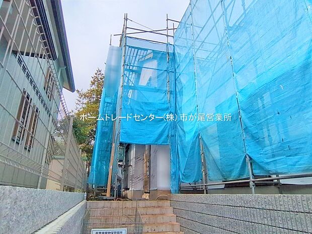 【A号棟　現地外観写真】全棟　敷地３８坪超！カースペース２台可☆（車種によります）

