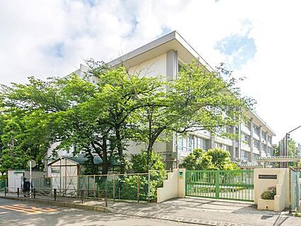 川崎市立南生田中学校 850m (徒歩１１分)