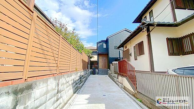 【現地外観写真】閑静な住宅街に立地します☆
前面道路は開放感溢れる６．５ｍ幅、明るく風通しの良い現地です♪