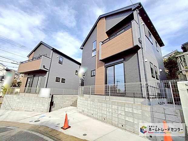 【現地写真】閑静な住宅街に立地します♪前面道路は開放感溢れる6m幅、1号棟は通風・陽当たり良好な角地です☆