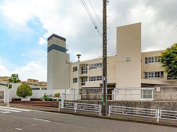 横浜市立川和中学校(約1,000m)