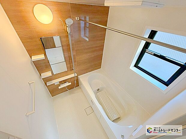 【浴室換気乾燥機】雨の日や冬場のお洗濯に嬉しい装備。洗濯物を乾かすだけでなく、入浴の度に換気機能で湿気を排出できるためカビの防止にもなります。

