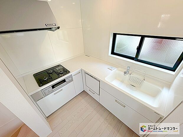 【食器洗浄乾燥機】忙しい奥様の味方、後片付けもラクラクなビルトイン食洗機付き。洗い終わった食器の水切りや乾燥としても便利です。