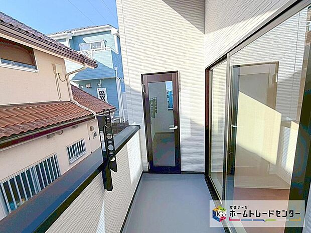 【バルコニー】バルコニーを南向きに設置しております！心地よい陽射しや暖かな風を楽しむことが出来ます♪