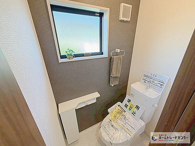 【見えない部分で耐震・耐久性を高める「耐震金物」】基礎・土台・柱など接合部ごとに適材適所な耐震金具を選び、構造体をしっかりと緊結します。表からは見えない部分にこだわることで、地震による揺れから建物のゆがみや倒壊を防ぎ、住まい全体の耐久性を高めています。