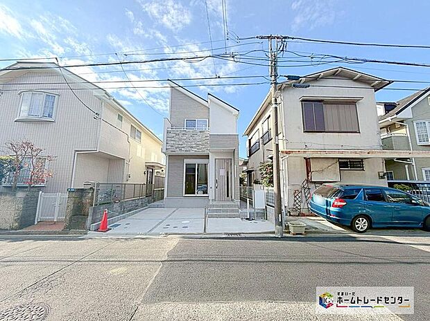 【前面道路含む現地写真】閑静な住宅街に立地します♪前面道路は開放感溢れる７ｍ幅、陽当り・通風良好です☆